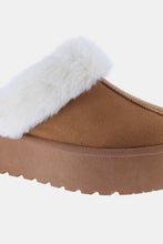 Load image into Gallery viewer, Weeboo Thick Bottom Fur Trim Snow Slippers
