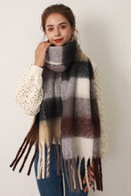 Load image into Gallery viewer, Thermal Fringe Contrast Plaid Scarf
